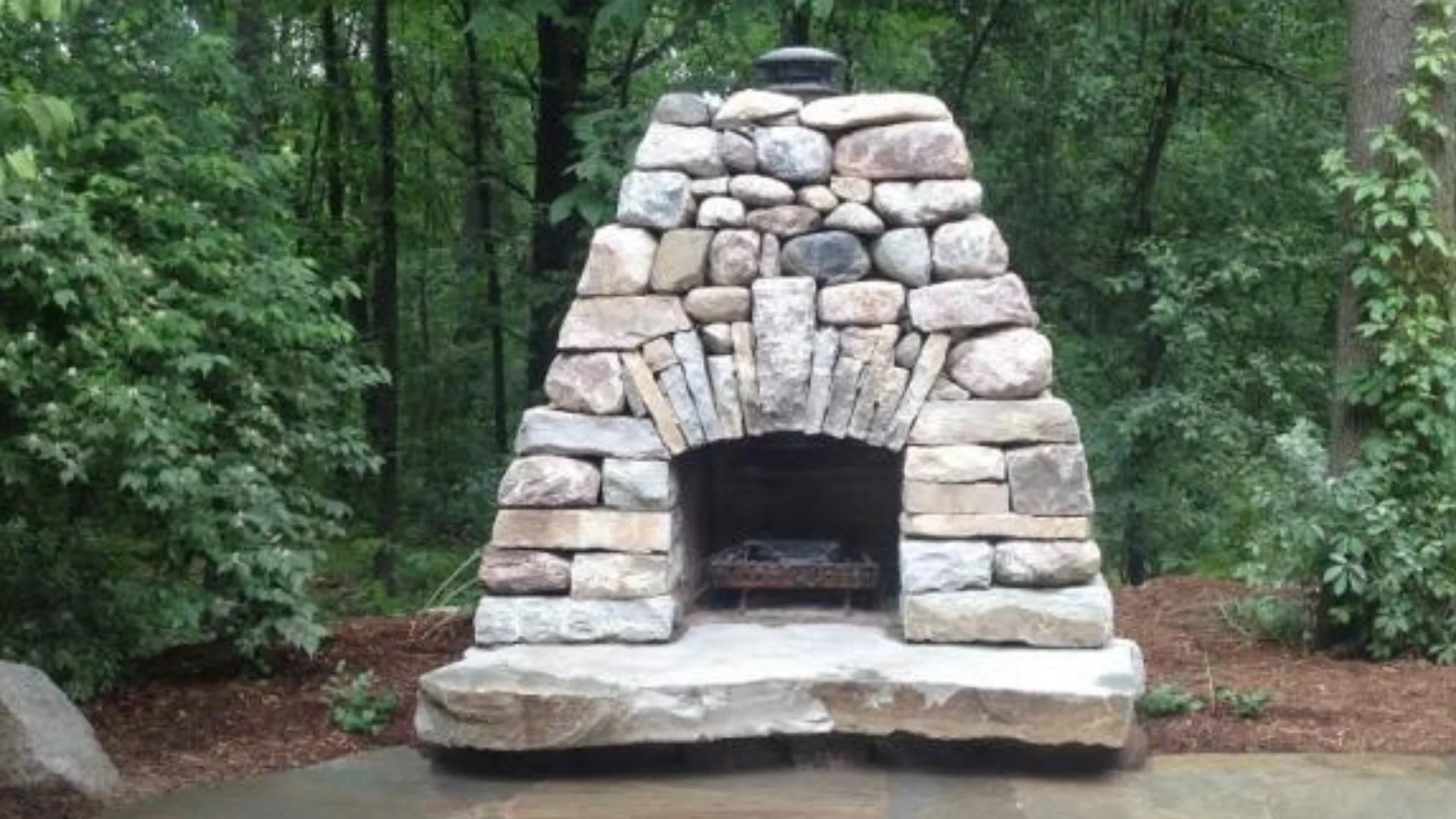 Are Custom Outdoor Fireplaces Better Than Pre-Designed Kit Options?